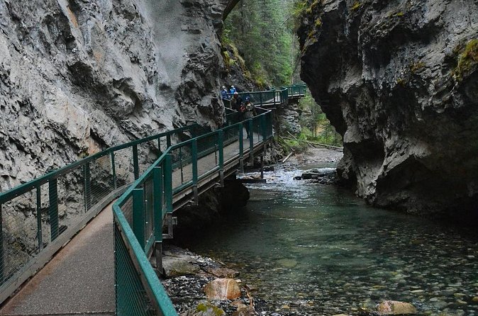 2025 Winner-Lake Louise Moraine Lake Johnston Canyon Banff Town - Winter replaces Moraine Lake with two shorter stops