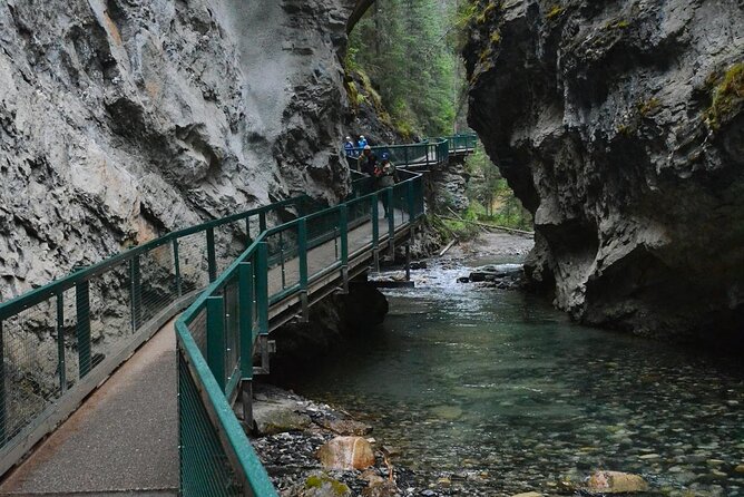 2025 Winner-Lake Louise Moraine Lake Johnston Canyon Banff Town - Banff gives you either shops or a waterfall