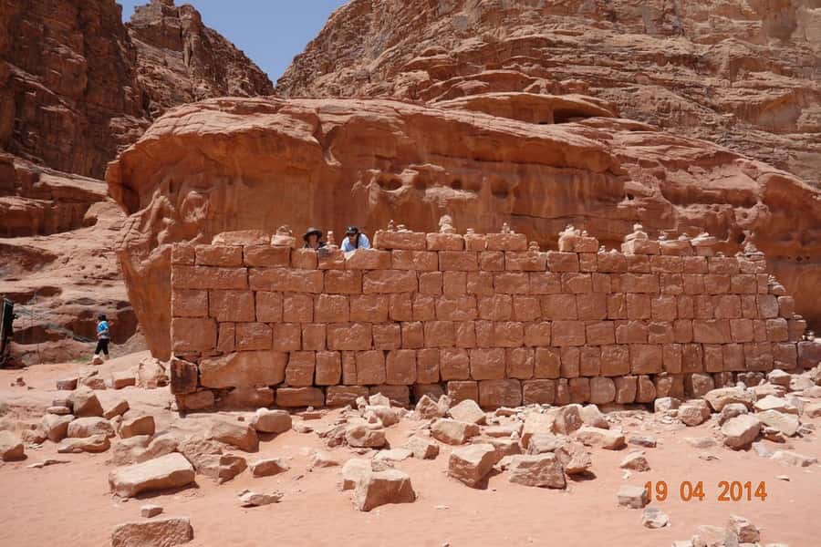 4Hour Jeep Tour (Morning or Sunset) Wadi Rum Desert Highligh - Wadi Khazali and its ancient inscriptions