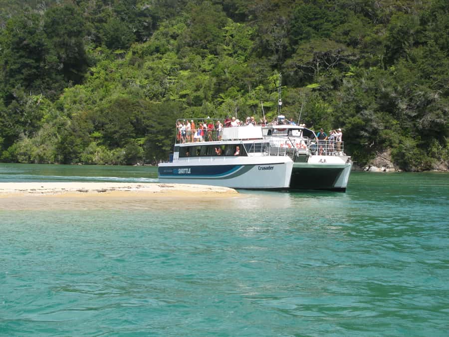 Abel Tasman National Full Park Scenic Cruise - Split Apple Rock and the first coastal views