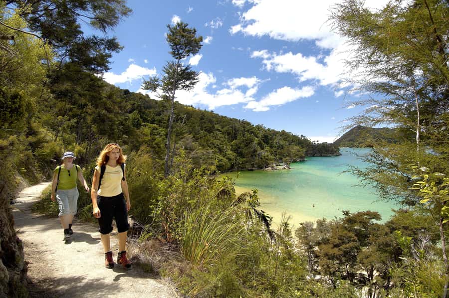 Abel Tasman National Park: Cruise, Walk & Sailing Tour - Lunch, swimming and the change from walking to sailing