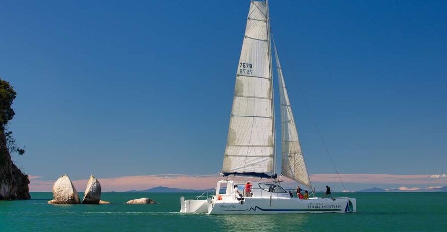Abel Tasman National Park: Day Sailing Adventure with Lunch - Split Apple Rock and the first scenic run