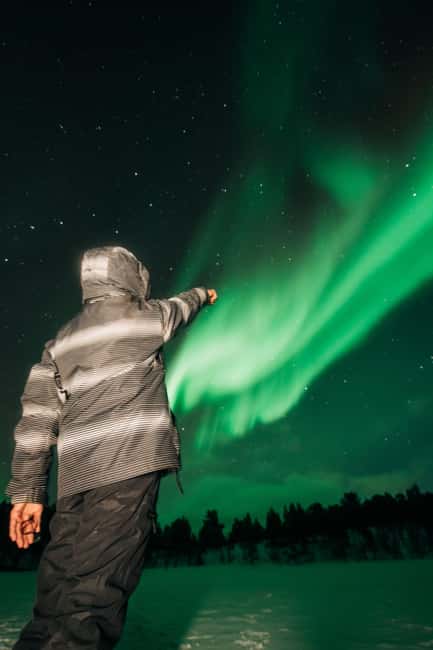 Abisko: Aurora Car Chasing Tour with Photographer - Why a photographer changes the night