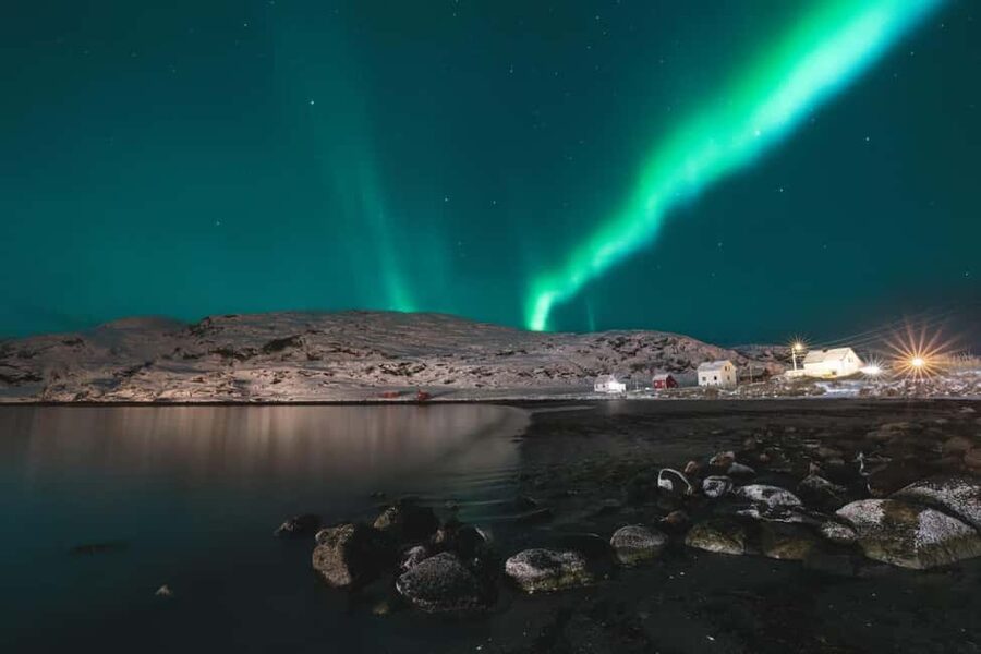 Abisko: Aurora Car Chasing Tour with Photographer - Small-group travel and the car ride