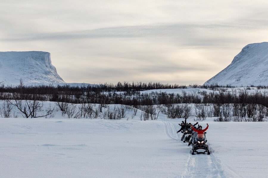 Abisko: Great Outback Snowmobile Tour with Lake Abiskojaure - Riding from Abisko into open winter country