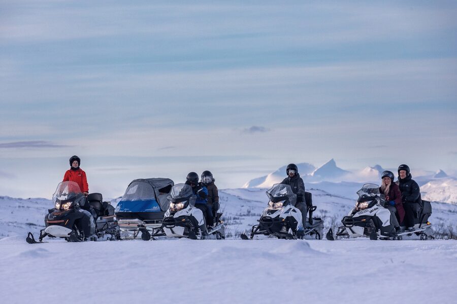 Abisko: Great Outback Snowmobile Tour with Lake Abiskojaure - Pickup in Abisko and Björkliden