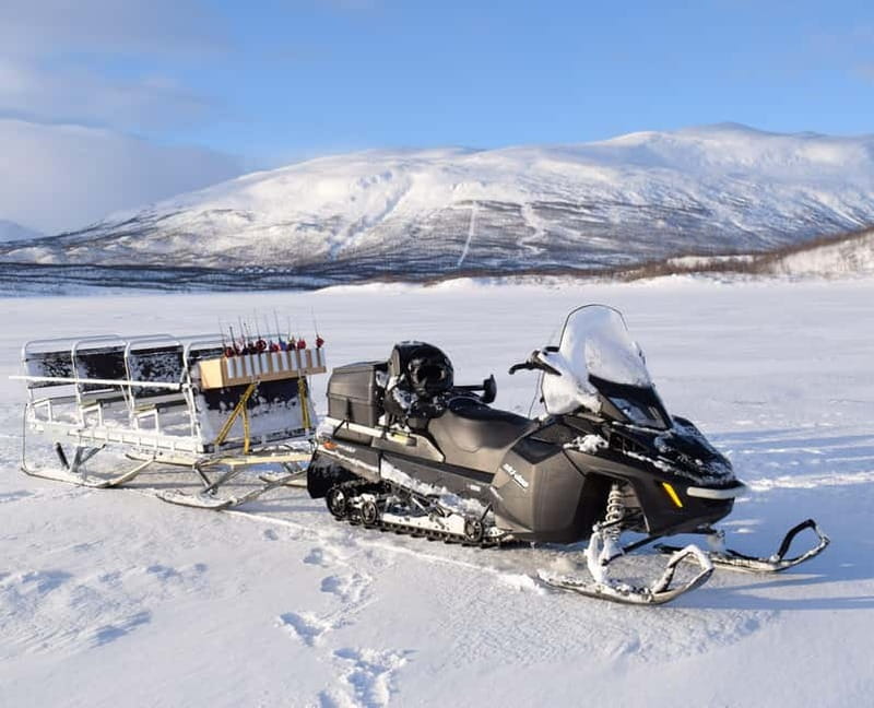 Abisko: Ice Fishing Experience - Staying warm on the ice