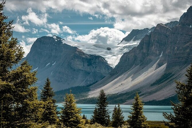 Along Icefields Parkway: Peyto Lake, Bow Lake & Columbia Icefield - Banff National Park and the first mountain views