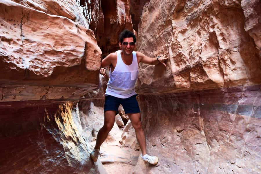 Amman: Petra, Wadi Rum, and Dead Sea 2-Day Tour - Drivers, vehicles, and the human side of the trip