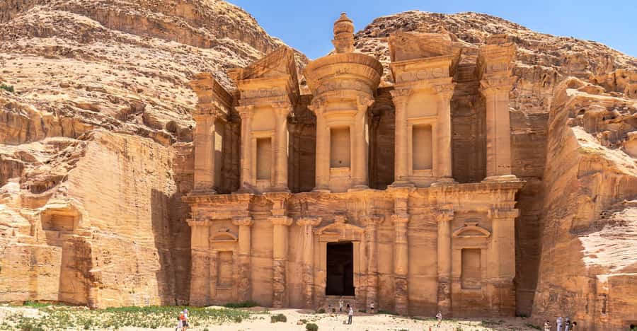 Amman: Petra, Wadi Rum, Pink Lake and Dead Sea 2-Days Trip - Day one evening: Bedouin food under Wadi Rum’s stars