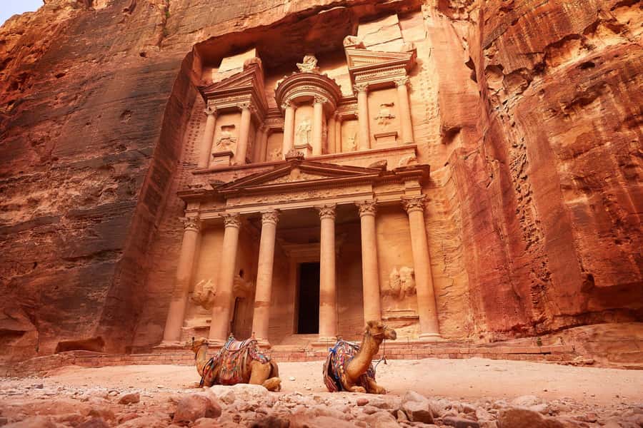 Amman: Petra, Wadi Rum, Pink Lake and Dead Sea 2-Days Trip - Day one: the Siq and Petra’s rose-colored stone