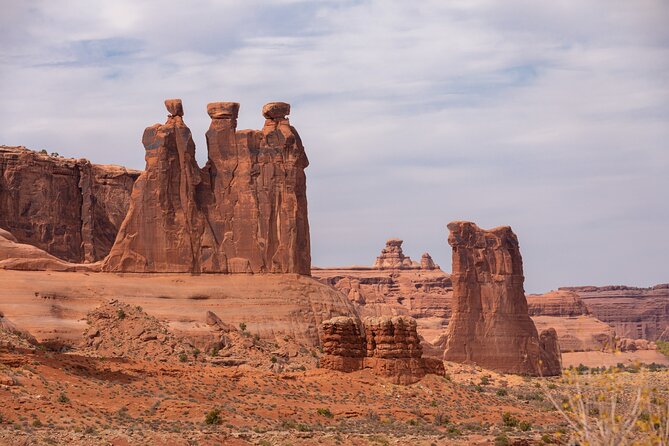 Arches National Park Self-Guided Driving Audio Tour - The Great Wall and Balanced Rock
