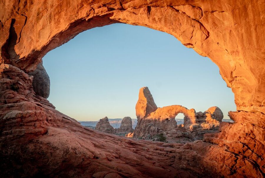 Arches National Park: Sunset Pavement Van Tour - Walking the North and South Windows