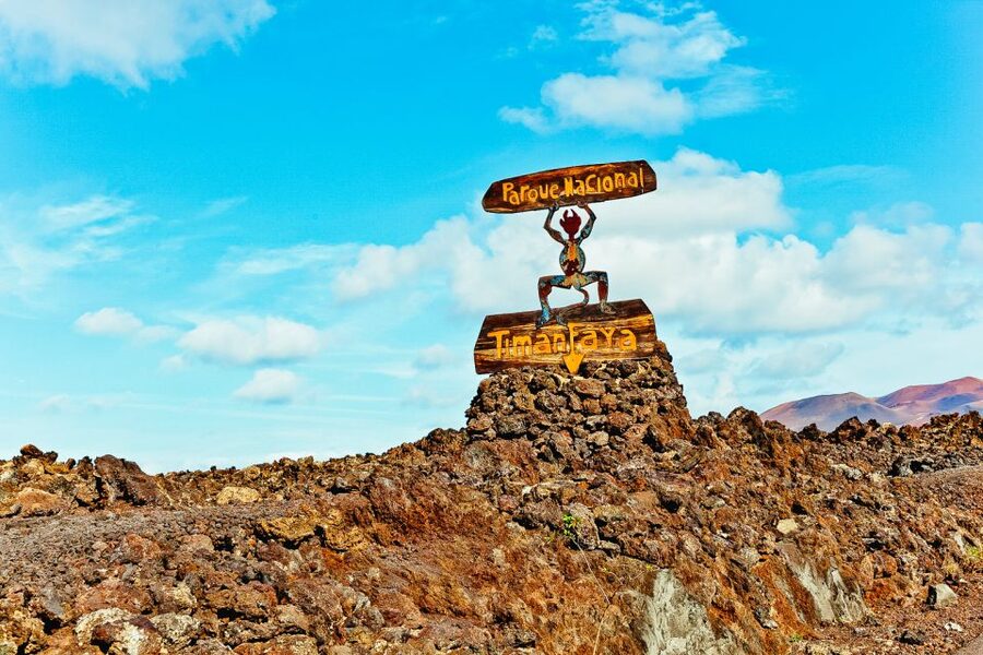 Arrecife: Timanfaya and Green Lagoon for Cruise Passengers - A quick stop at the island monument