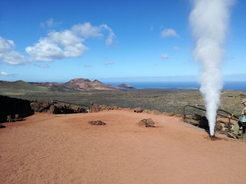 Arrecife: Timanfaya and Green Lagoon for Cruise Passengers - La Geria, where vines grow in volcanic ash