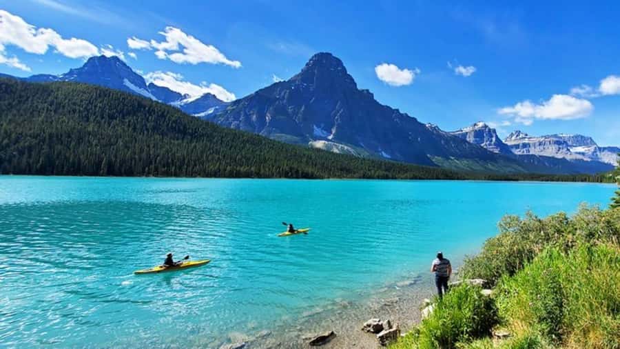 Banff/Calgary/Canmore: Crowfoot Glacier and 5 Lakes Tour - Why the guides matter on a long day