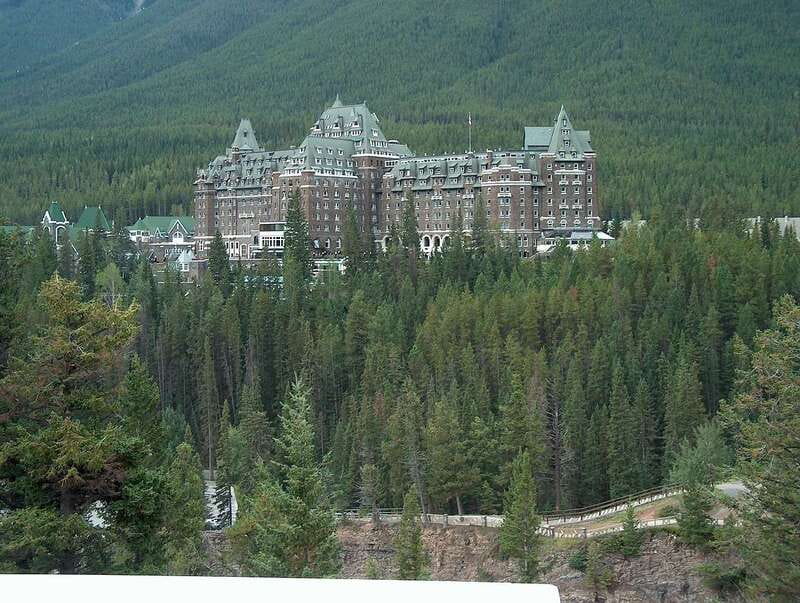 Banff: Castle Food Experience at Banff Springs Hotel - Flatbreads and drinks in the wine cellar