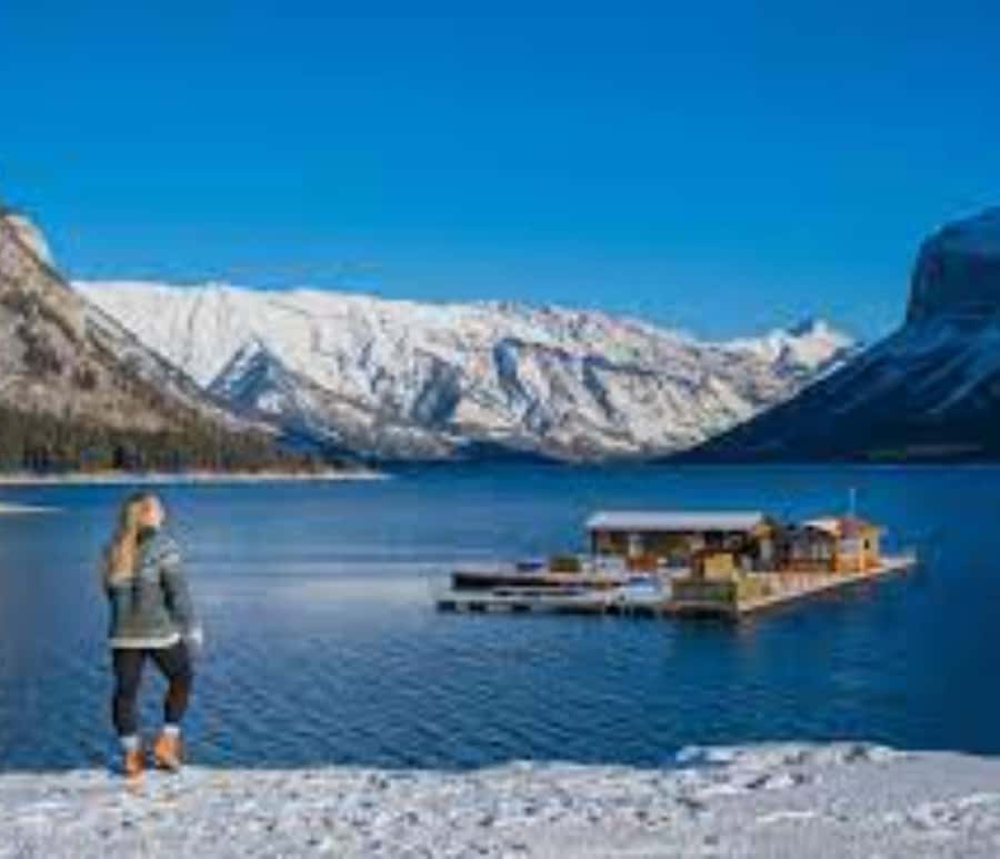 Banff: Gondola, Hot Springs, Bow falls & Three lakes tour - Lake Louise delivers the first big view