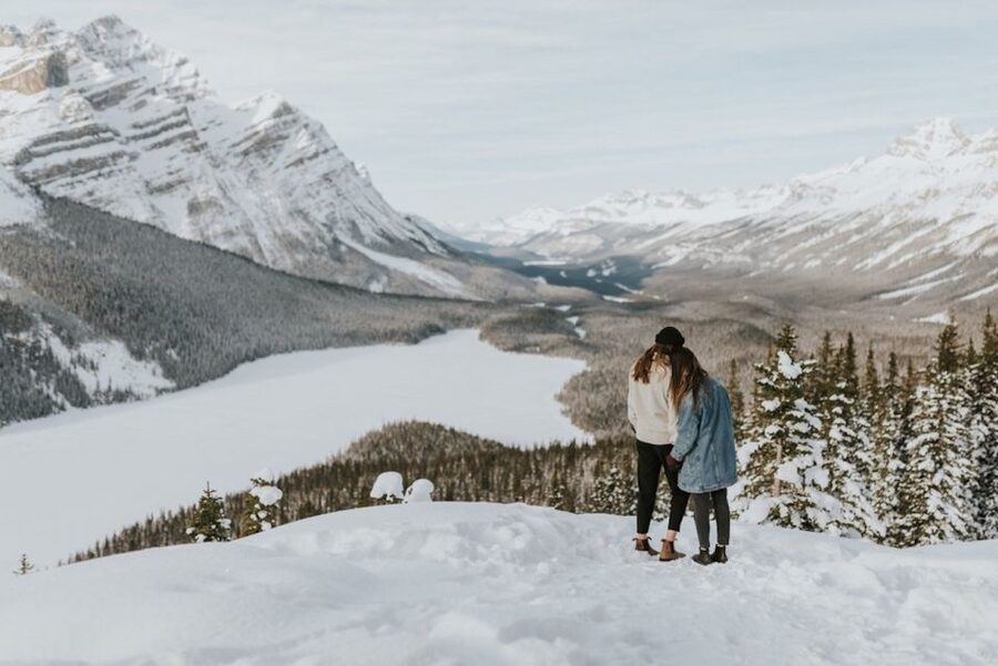 Banff: Icefields Parkway & Abraham Lake Ice Bubbles Tour - Hot drinks help, but lunch is on you