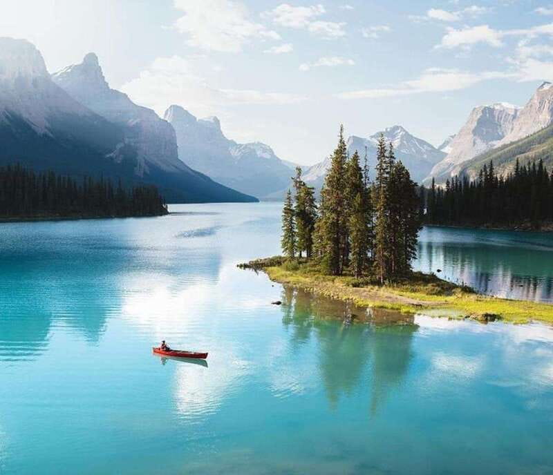 Banff: Lake Louise, Moraine, Emerald & Johnston Canyon Tour - Lake Louise, the famous first lake