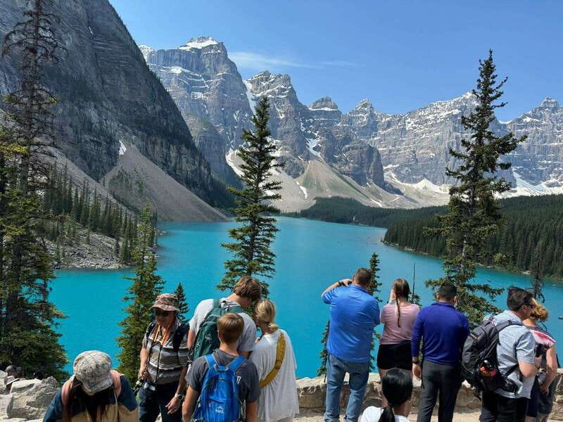 Banff: Lake Louise, Moraine, Emerald & Johnston Canyon Tour - What the guides add to a long day