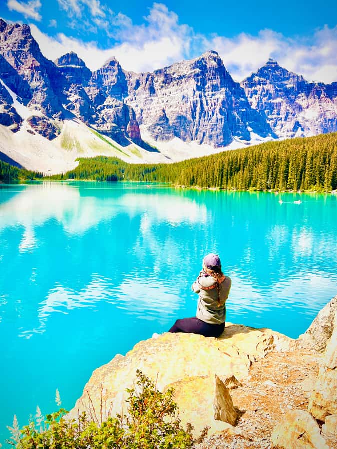Banff: Lake Louise, Moraine, Emerald Lake & Canyon Day Trip - Guides, driving, and the human touch