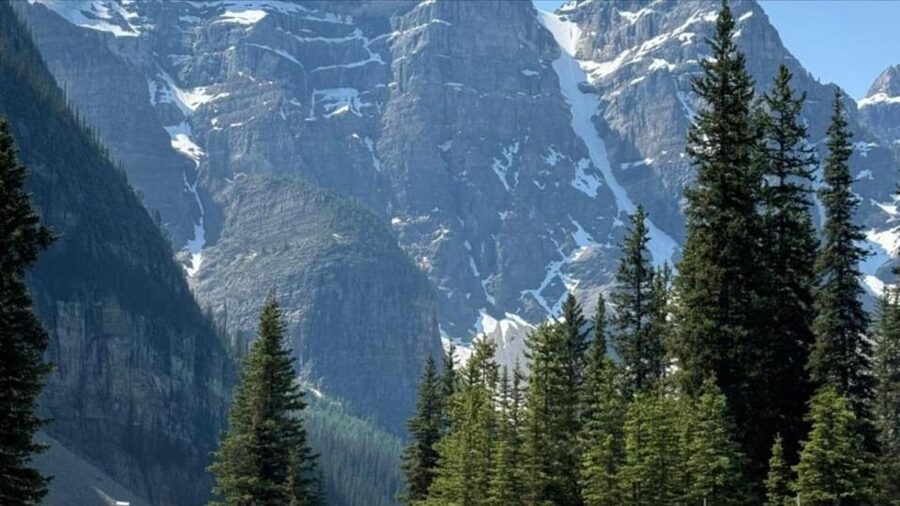Banff:Lake Louise & Moraine Lake 1/2 Day Tour Canoe/Sightsee - The guide can make the short schedule work