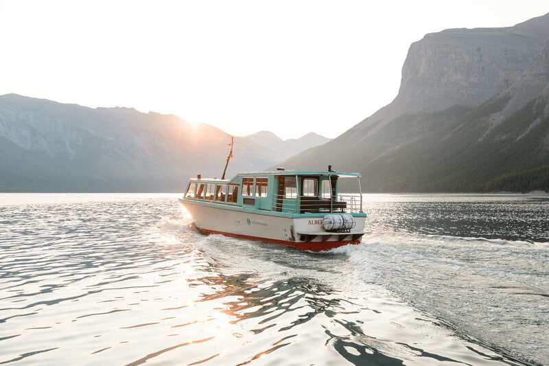 Banff: Lake Minnewanka Cruise - What the one-hour cruise is like