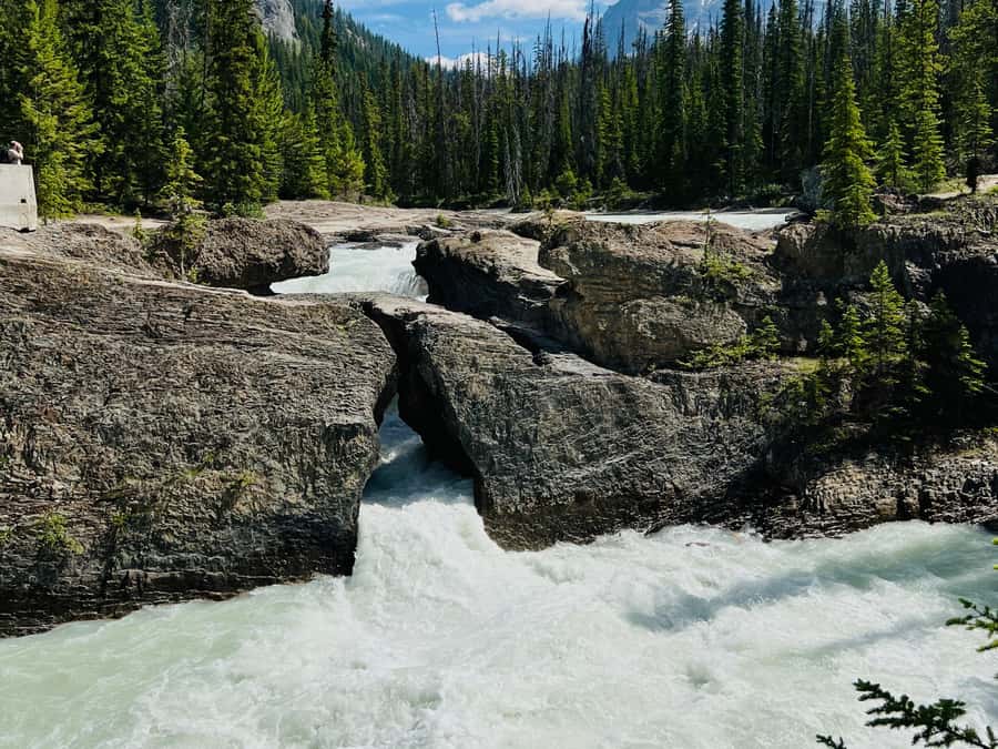 Banff: Moraine Lake, Lake Louise, Emerald Lake and Yoho Trip - Emerald Lake and the Yoho finish