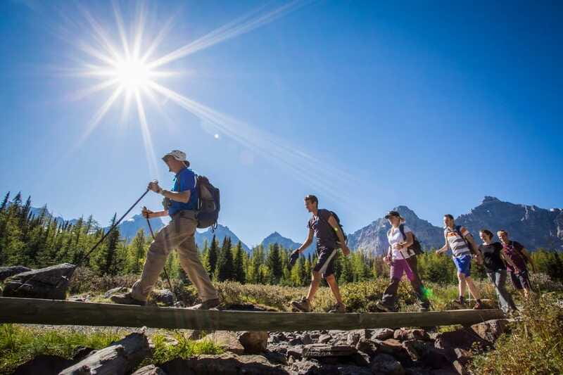 Banff National Park: Guided Signature Hikes with Lunch - The minibus, pickup, and early start