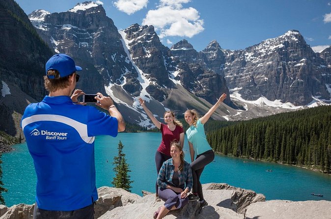 Banff National Park Tour with Lake Louise and Moraine Lake - Small-group transport and pickup details