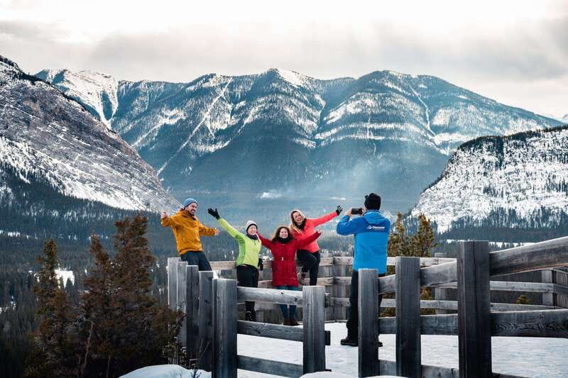 Banff: Wildlife and Sightseeing Minibus Tour - What the guide adds to the views