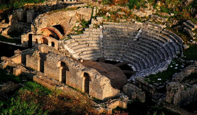 Best of Saranda: Blue Eye, Butrint, Ksamil & Lekuresi Castle - The Blue Eye is a short walk into an unusual spring