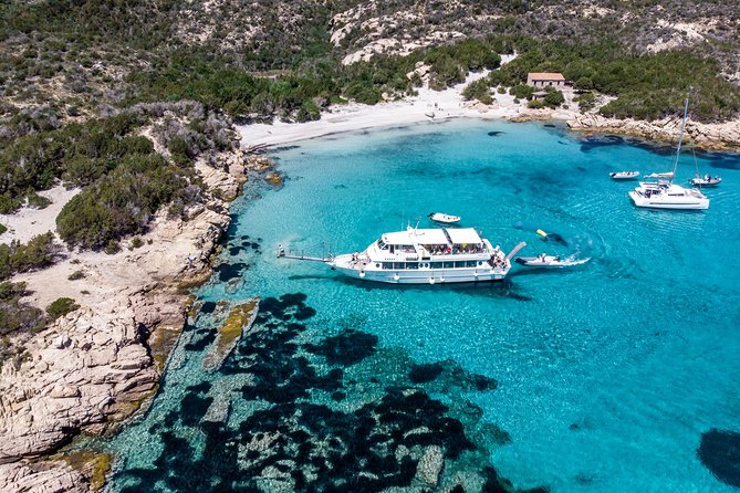 Boat trip La Maddalena Archipelago - Departure from Palau - Commentary, crew, and the onboard setup