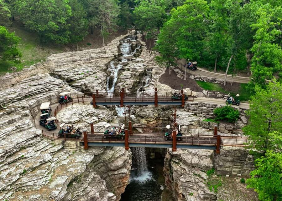 Branson: Top of the Rock Ozarks Heritage Preserve - Starting the 2.5-mile Lost Canyon route