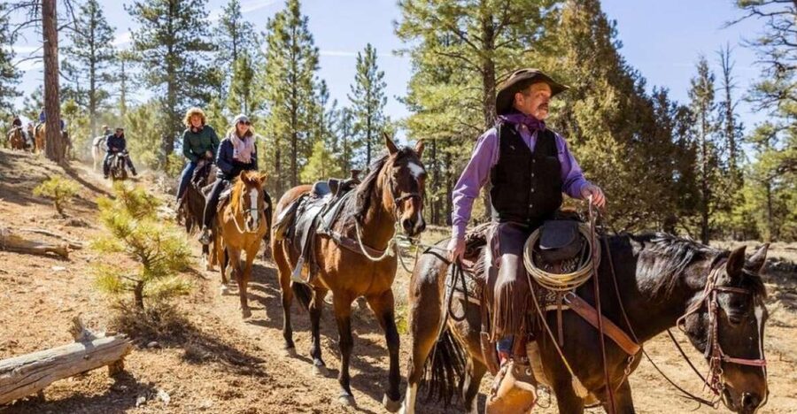 Bryce Canyon City: Horseback Riding Tour in Red Canyon - Butch Cassidy Country and the Old Outlaw Hideout