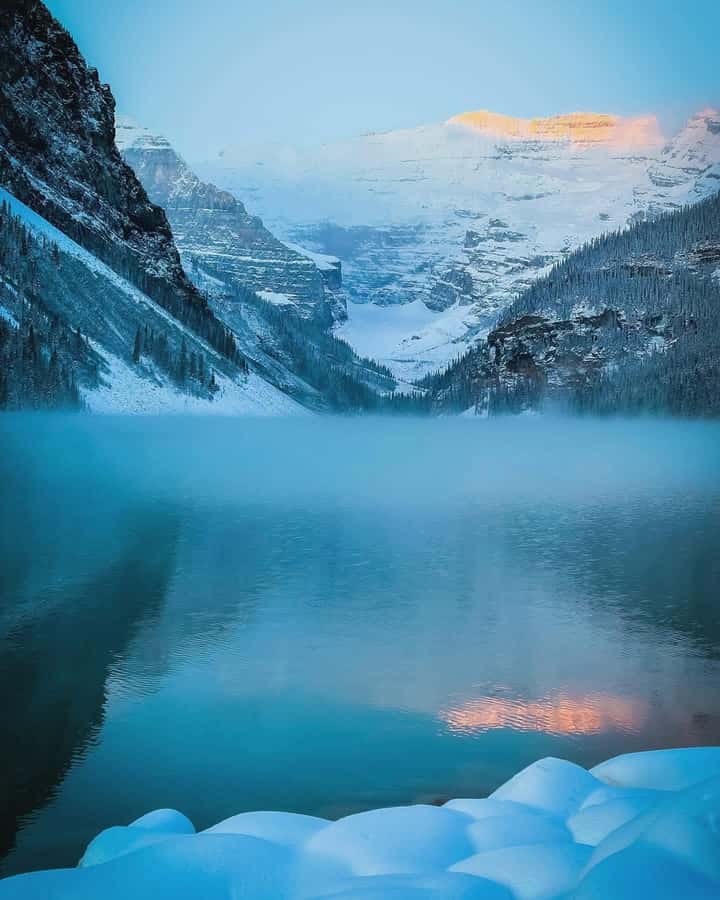 Calgary Banff: Columbia Icefield, Skywalk and Lakes Day Tour - Castle Mountain and Lake Louise set the tone