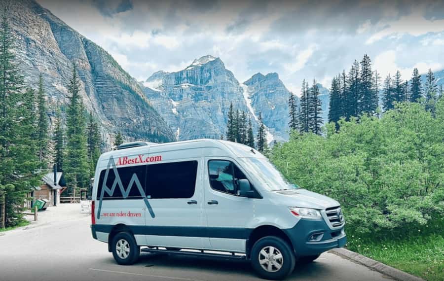 Calgary/Banff: Lake Louise, Moraine & Johnston Canyon Trip - What the guide can add to the day