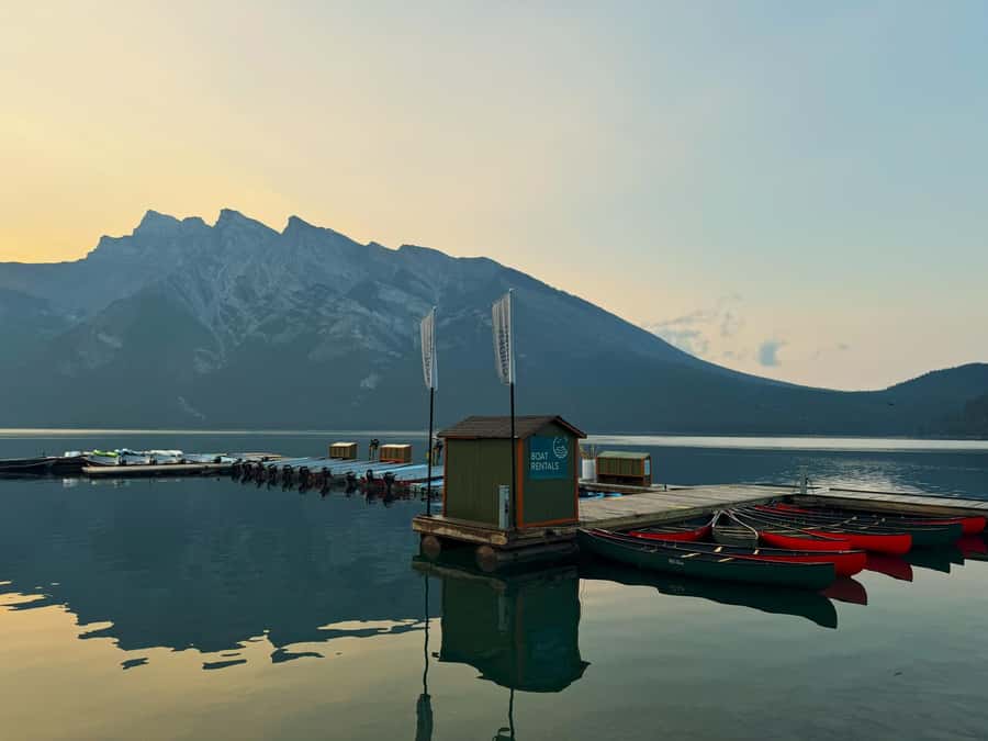 Calgary/Banff: Lake Louise, Moraine & Johnston Canyon Trip - Pickup details in Calgary, Canmore, and Banff
