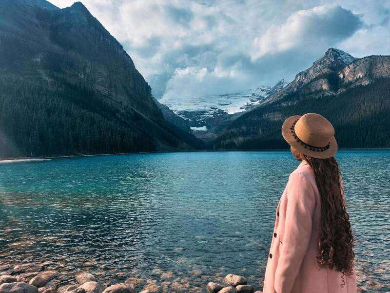 Calgary/Canmore: Lake Louise, Moraine Lake, & Banff Day Tour - About 75 minutes in Banff
