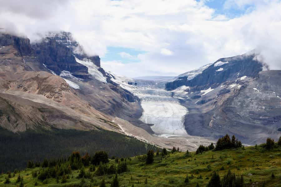 Calgary: Day Trip to Jasper with Lunch - The drive from Calgary to the mountains