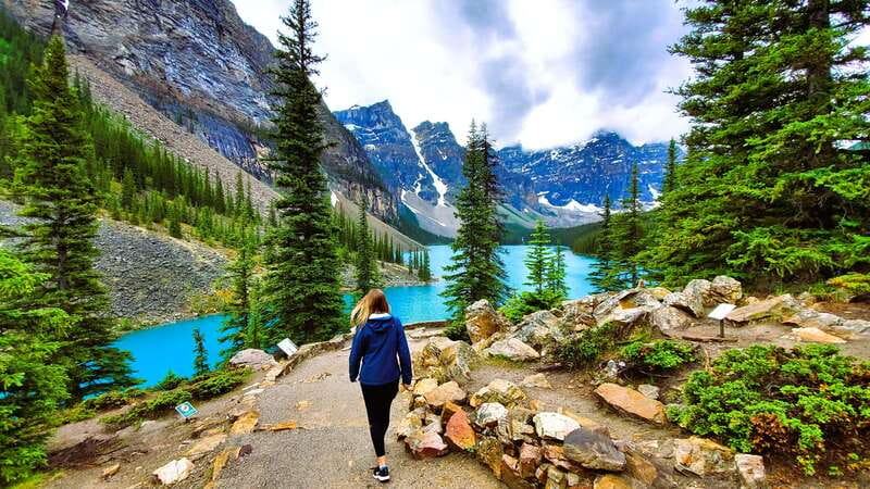 Calgary: Glaciers, Mountains, Lakes, Canmore and Banff Tour - Lake Louise gives you 75 minutes by the water