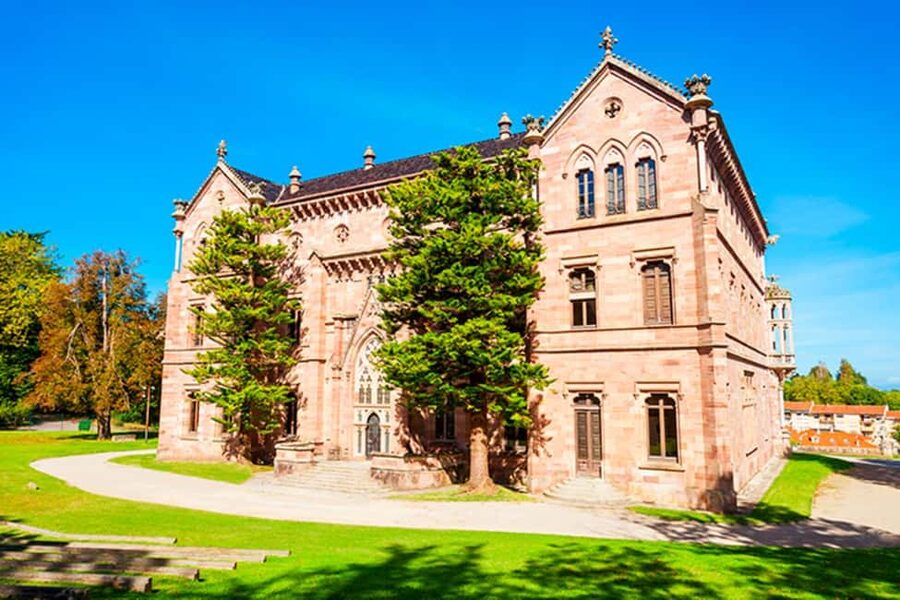 Capricho Gaudí with entrance, Santillana del Mar and Sequoia Forest - Key points to know before you go