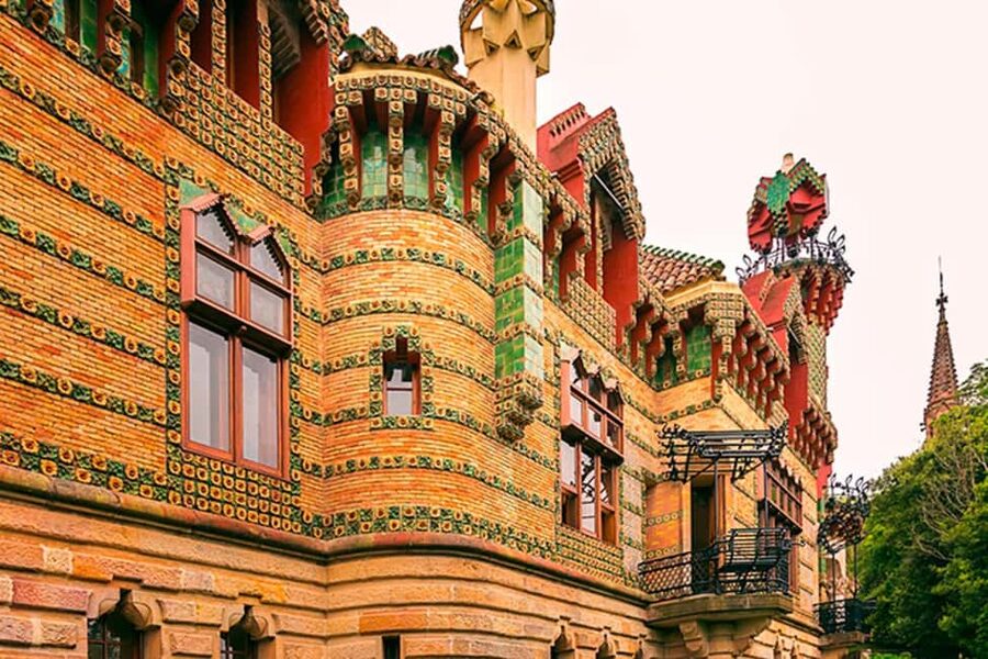 Capricho Gaudí with entrance, Santillana del Mar and Sequoia Forest - Comillas, seen from the coach and on foot