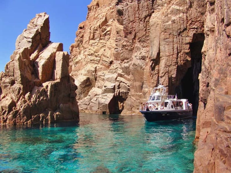 Cargèse: Calanques of Piana on a family boat - Leaving Cargèse beneath Omigna Tower