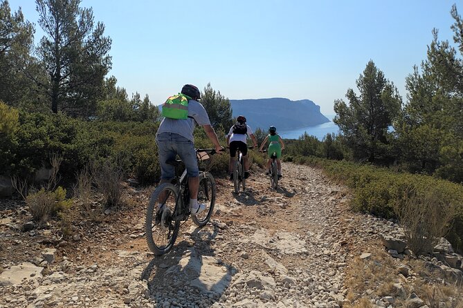 Cassis : Two Calanques Tour by Electric Mountain Bike - A short pause between village and sea