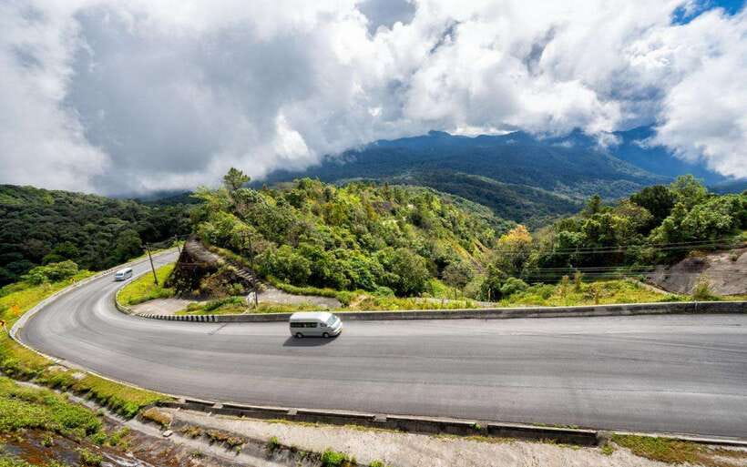 Chiang Mai: Doi Inthanon National Park and Pha Dok Siew Trek - Markets and snacks add a practical local stop