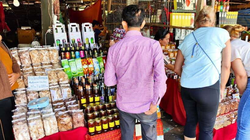 Chiang Mai:Doi Inthanon National Park & Hike at Kew Mae Pan - The Hmong market and lunch stop