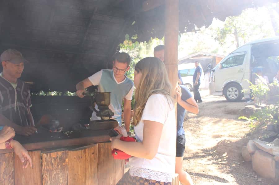 Chiang Mai: Doi Inthanon National Park with Ticket & Lunch - Weather, Clothing, and Physical Demands