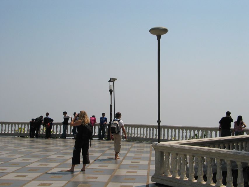 Chiang Mai: Doi Suthep National Park Leisure Hiking & Biking - The Queen Summer Palace and Wat Pha Lat